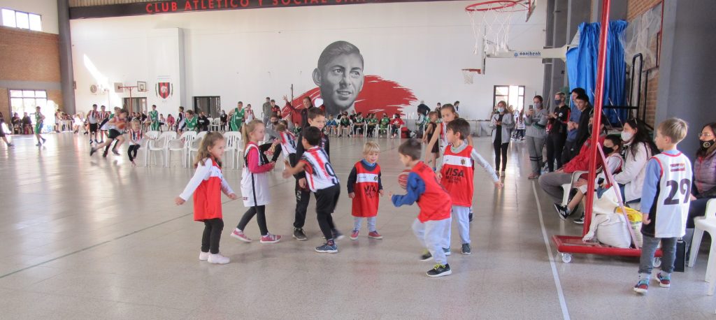 Con la vuelta del público, las familias disfrutaron de un día a pleno básquet en el Club San Martín