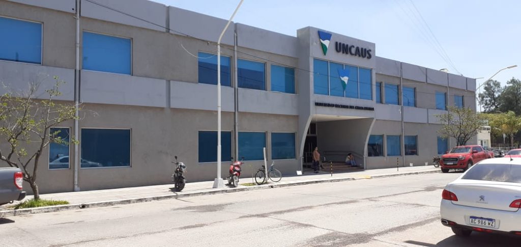 Llambi Campbell y UNCAUS renovaron convenio para estudiar carreras a distancia