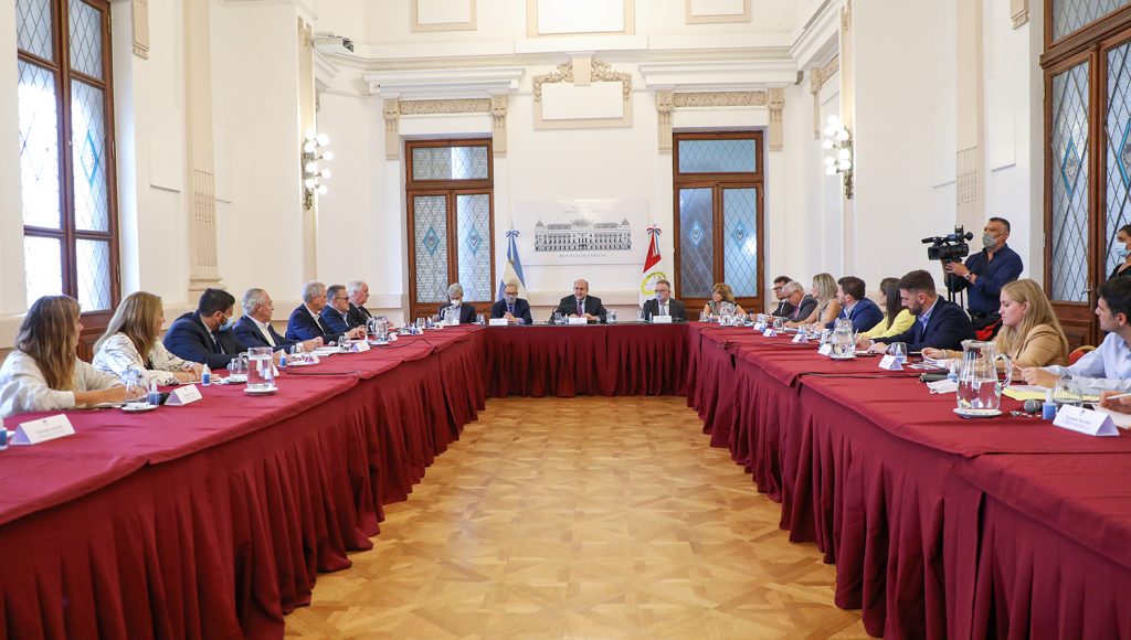 El gobernador Omar Perotti se reunió en la Casa Gris con legisladores nacionales