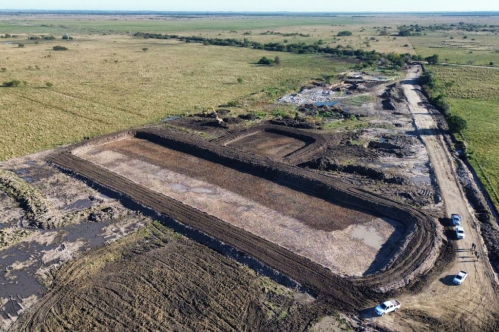 La histórica obra de cloacas que se lleva adelante en Alejandra ya superó el 55% de avance