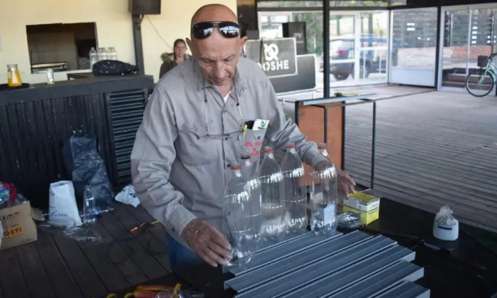Un misionero que construyó una casa con botellas plásticas brindó una charla en Coronda