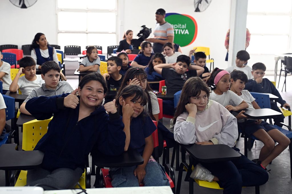 Alumnos de una escuela primaria de Santa Fe recibieron educación vial con simuladores y juegos