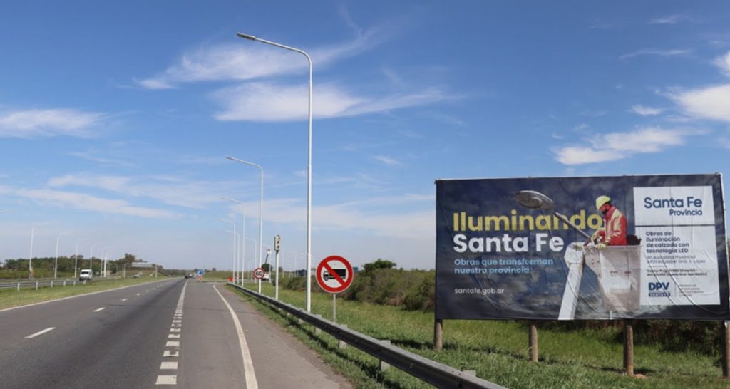 Se ejecutan obras de iluminación con tecnología LED en la autopista Santa Fe-Rosario