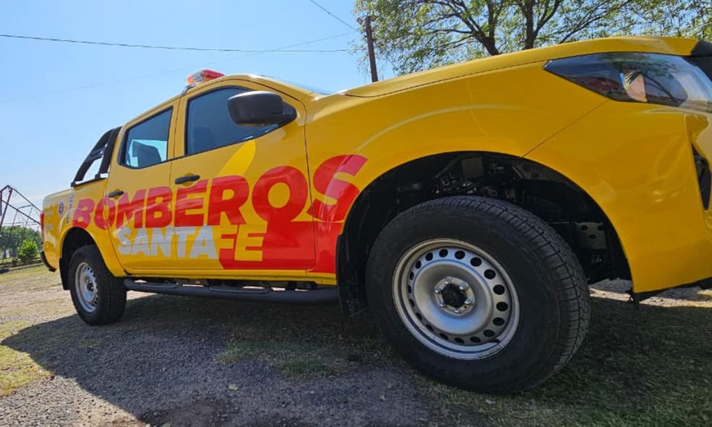 Se entregó una nueva unidad móvil para los bomberos voluntarios de Gobernador Crespo