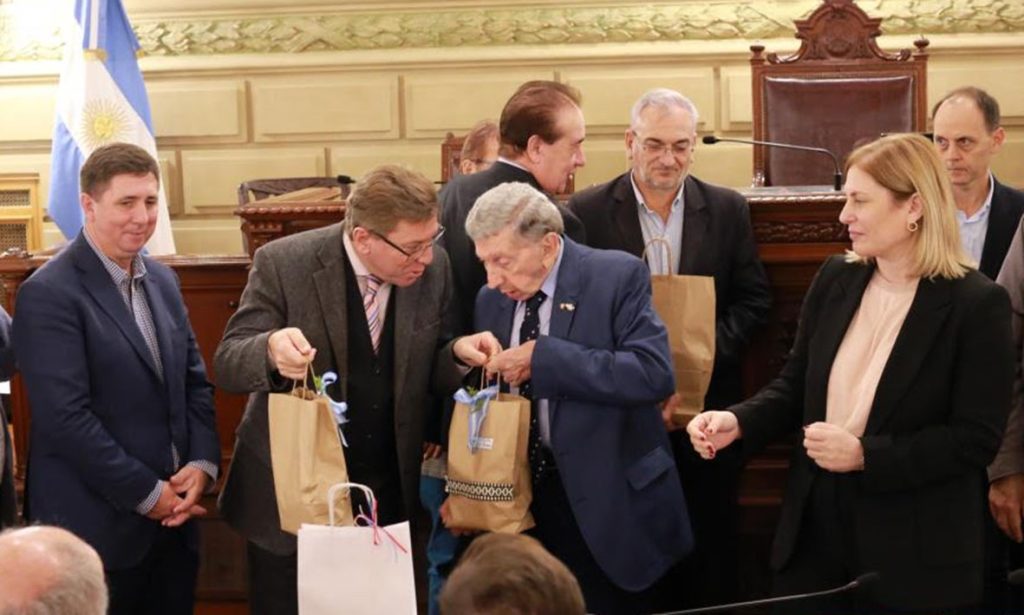 El Senado reconoció a Luis Landriscina y a Mamerto Menapace como hacedores de la cultura popular