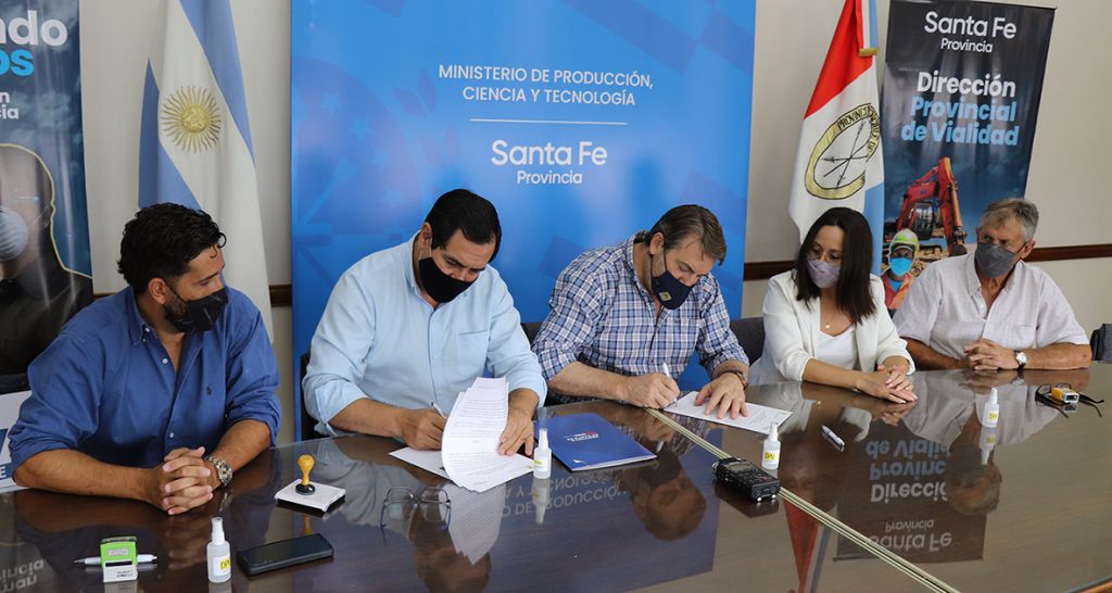Firmaron convenios para mejorar los caminos rurales de Reconquista, Gessler, Emilia y Vila
