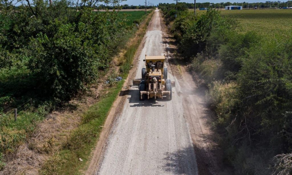 El Gobierno provincial invierte más de $10.800 millones en caminos productivos en el territorio santafesino