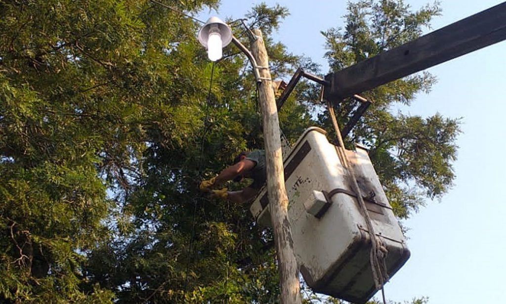 La comuna de Candioti continúa con el recambio de luces LED en el casco urbano