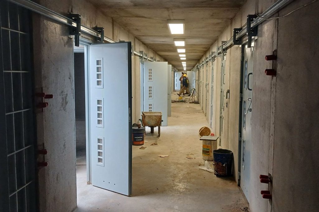 En la cárcel de Coronda comenzó la etapa final de la construcción de cuatro nuevos pabellones de aislamiento