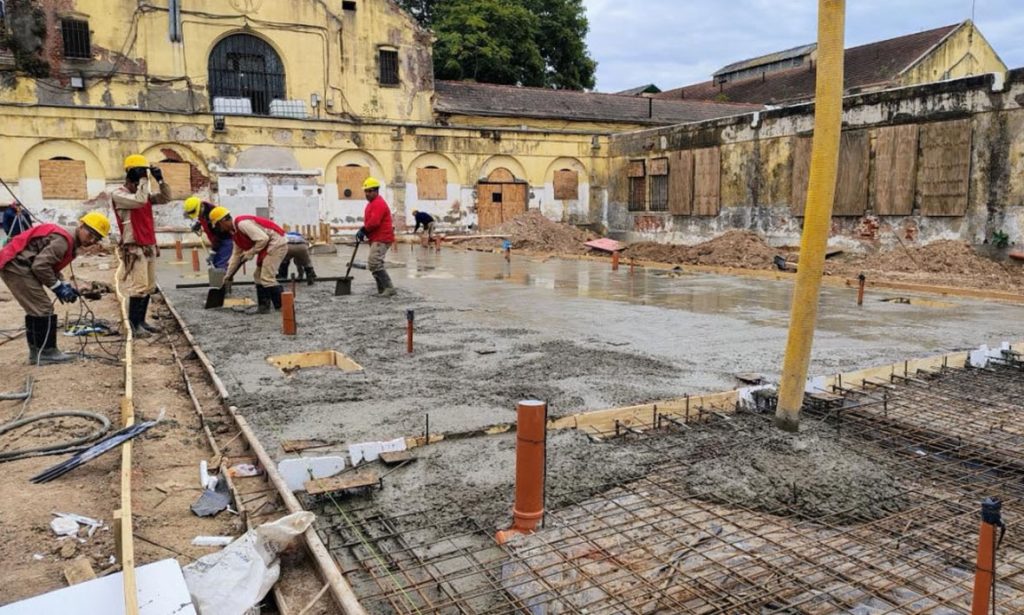 En la cárcel de Coronda comenzó el hormigonado para construir cuatro nuevos pabellones