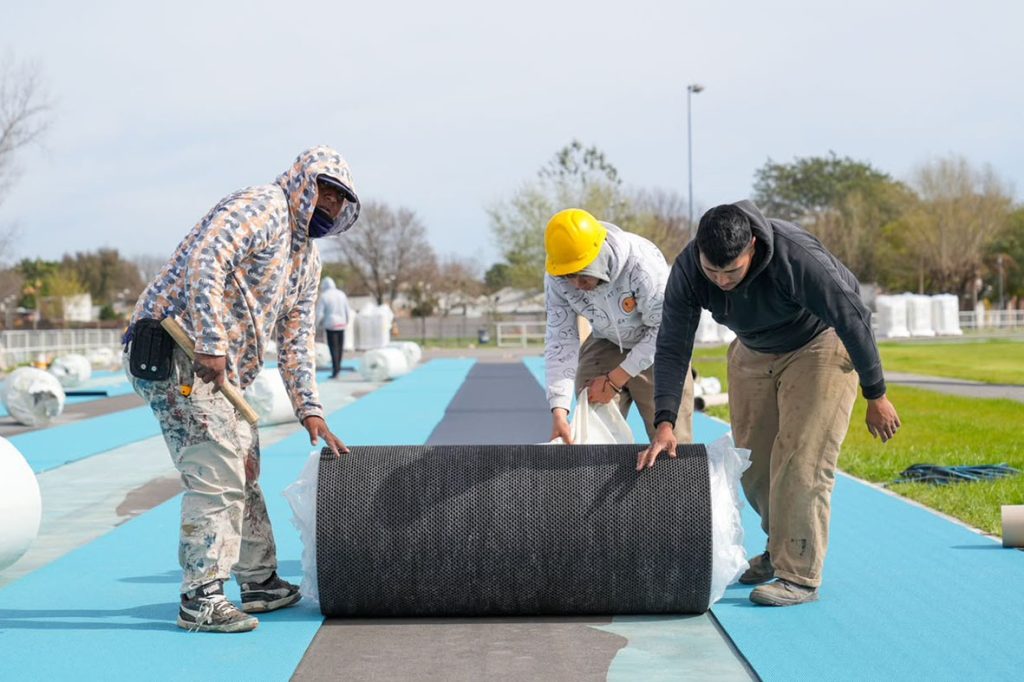En el CARD de la ciudad de Santa Fe se instala el sintético de la mejor pista de atletismo del país