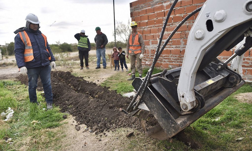 Ciudad de Santa Fe: se retomaron obras viales, de cloacas y agua potable en los barrios Atilio Rosso y Estrada