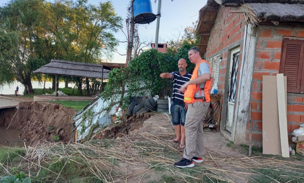La municipalidad de Santa Fe trabaja con vecinos de Colastiné Norte para trasladarlos dentro de la defensa