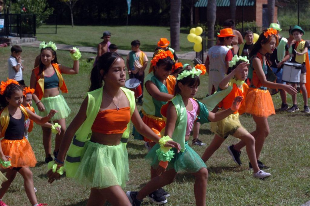 Las Colonias Municipales de Verano de Santa Fe cerraron su temporada 2026 entre juegos, risas y espuma