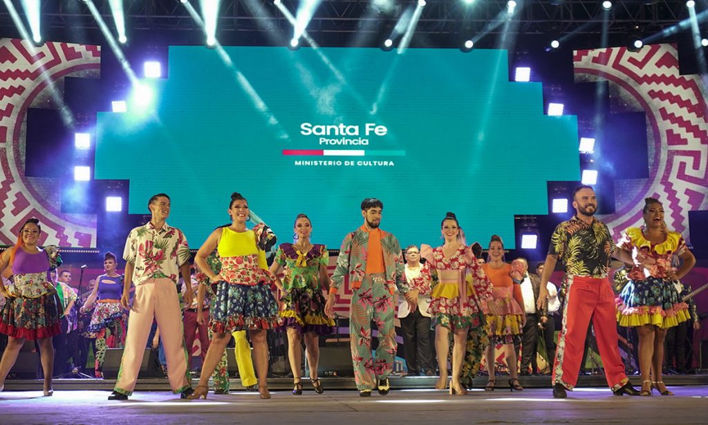 “Santa Fe en tu Corazón” deslumbró a pura cumbia al público de Cosquín
