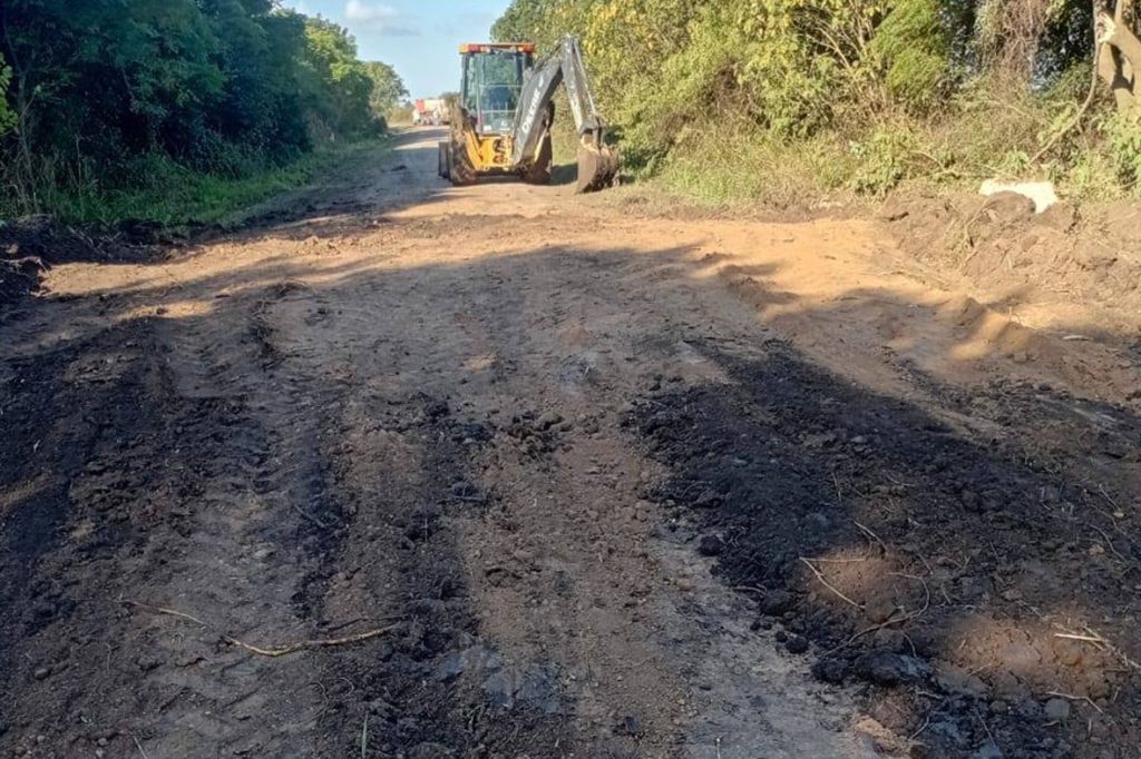 En Cululú realizan tareas de mantenimiento en caminos rurales y mejoras en el servicio de internet