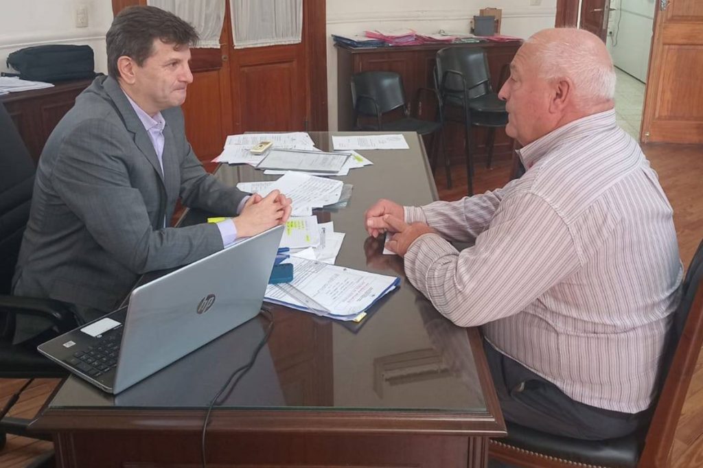 El presidente comunal de Cululú mantuvo reuniones para la continuidad de las obras en el cementerio