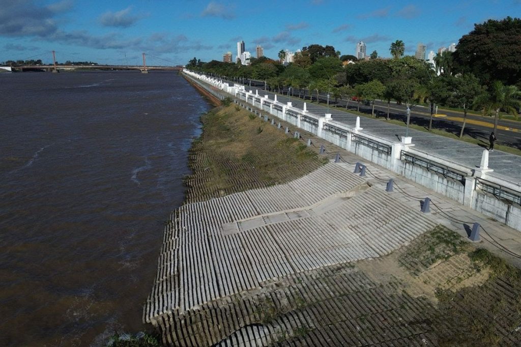 Finalizaron las obras de mantenimiento del sistema de defensa del Gran Santa Fe que refuerza la infraestructura hídrica de zonas críticas