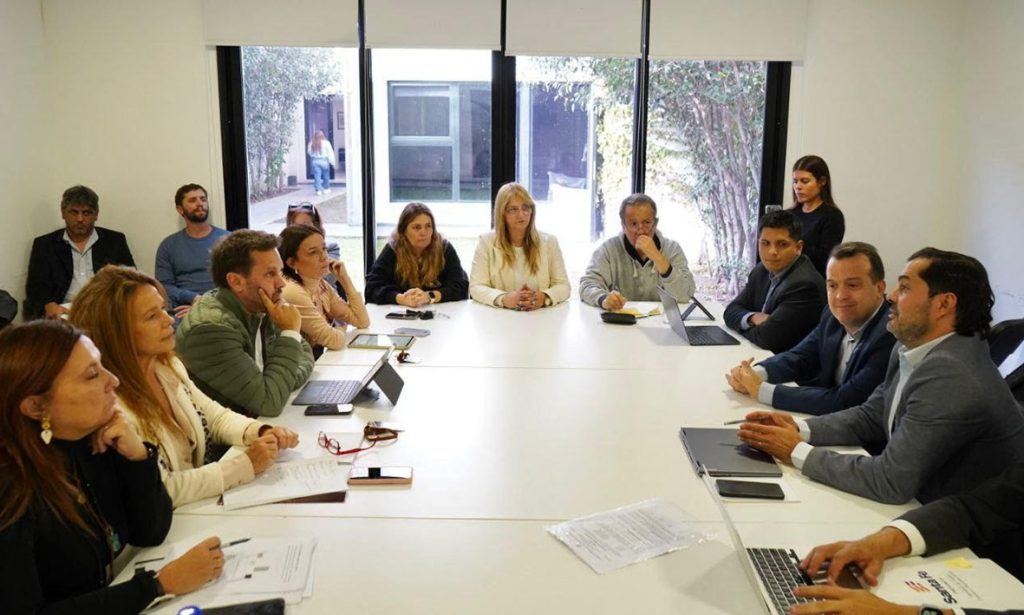 Conflictos laborales, apertura de importaciones y mejoras legislativas fueron los temas tratados con ministro de Trabajo