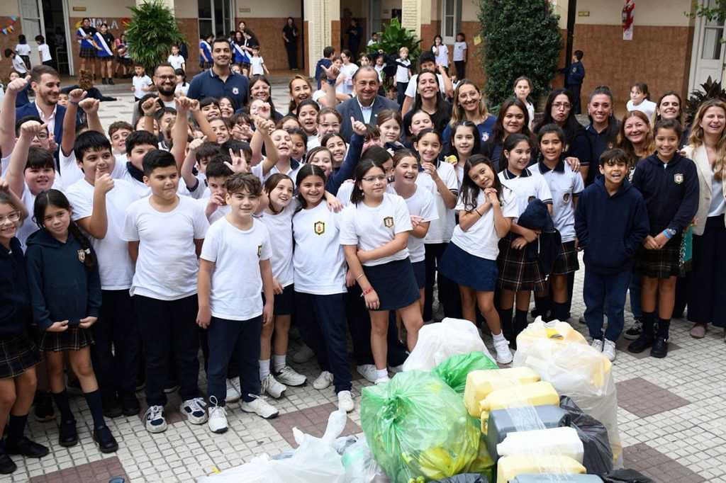 Comenzó el pesaje de materiales reciclables recolectado en las instituciones educativas de la ciudad de Santa Fe