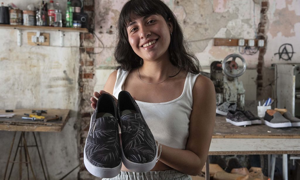 Rosario: emprendimiento de zapatillas hechas con ecodiseño ganó la competencia de Planes de Negocios