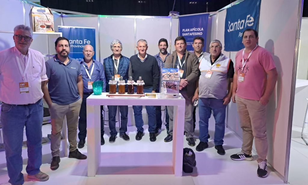 Empresas santafesinas participaron en el 1º Encuentro Apícola Federal en Chaco