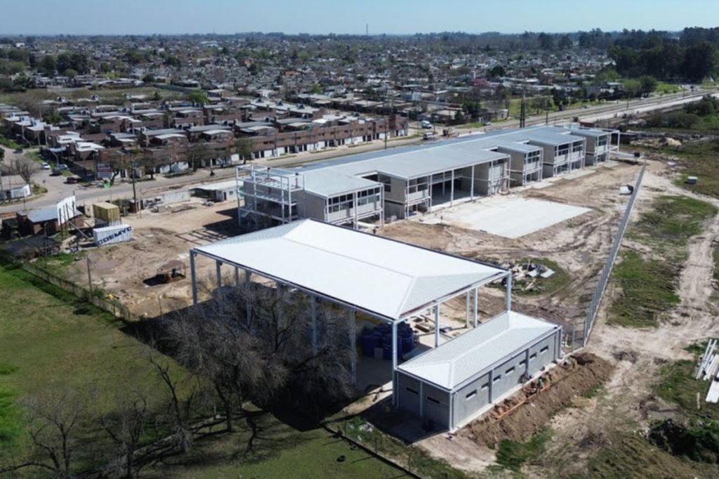 El nuevo edificio para la Escuela Echeverría ya cuenta con un avance que supera el 75% de la obra