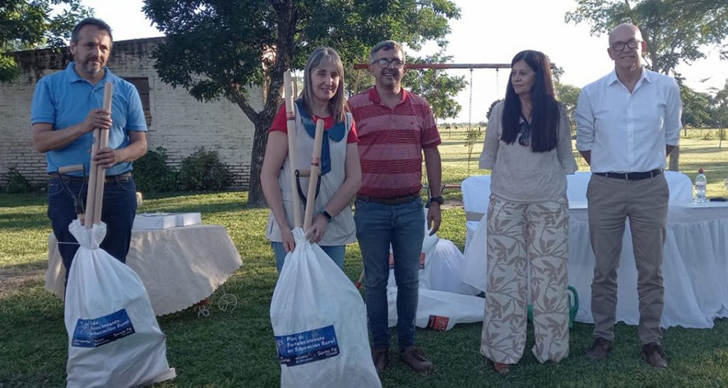 Entregaron kits de huertas a escuelas rurales del departamento San Justo