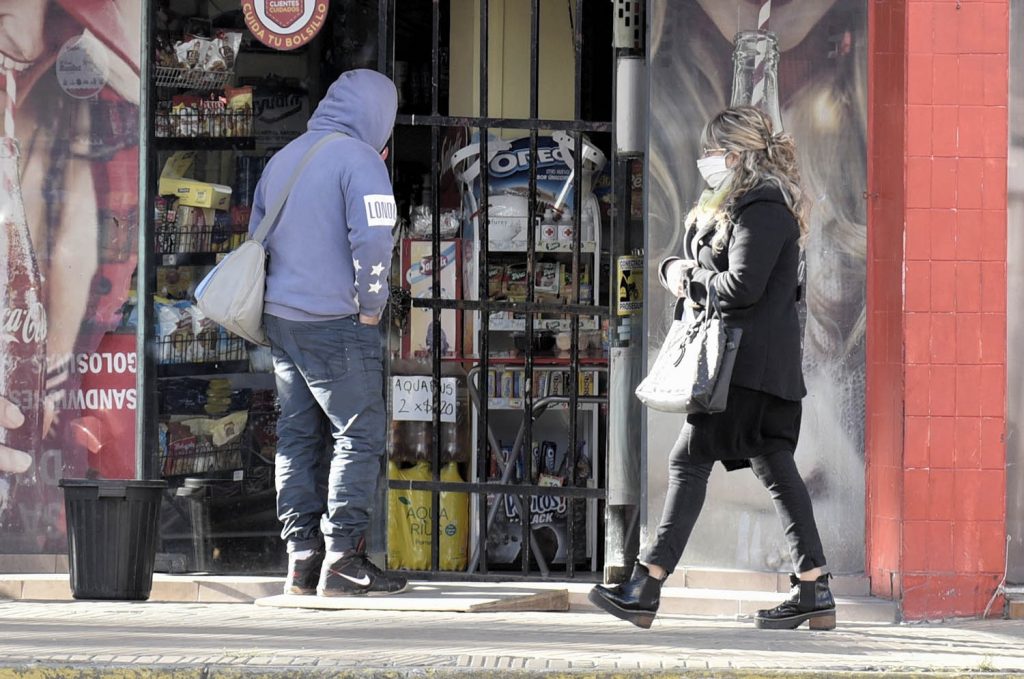 Covid-19: la provincia reportó 976 casos y recomiendan retroceder de fase en la ciudad de Santa Fe