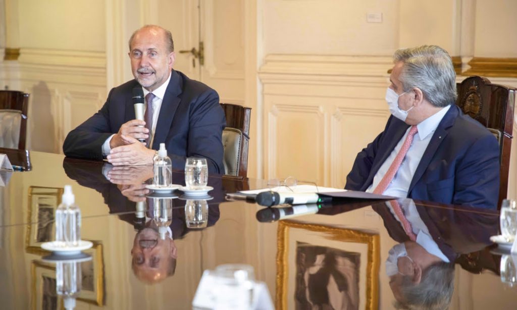 Firmaron un préstamo por 100 millones de dólares para financiar el programa Santa Fe+Conectada