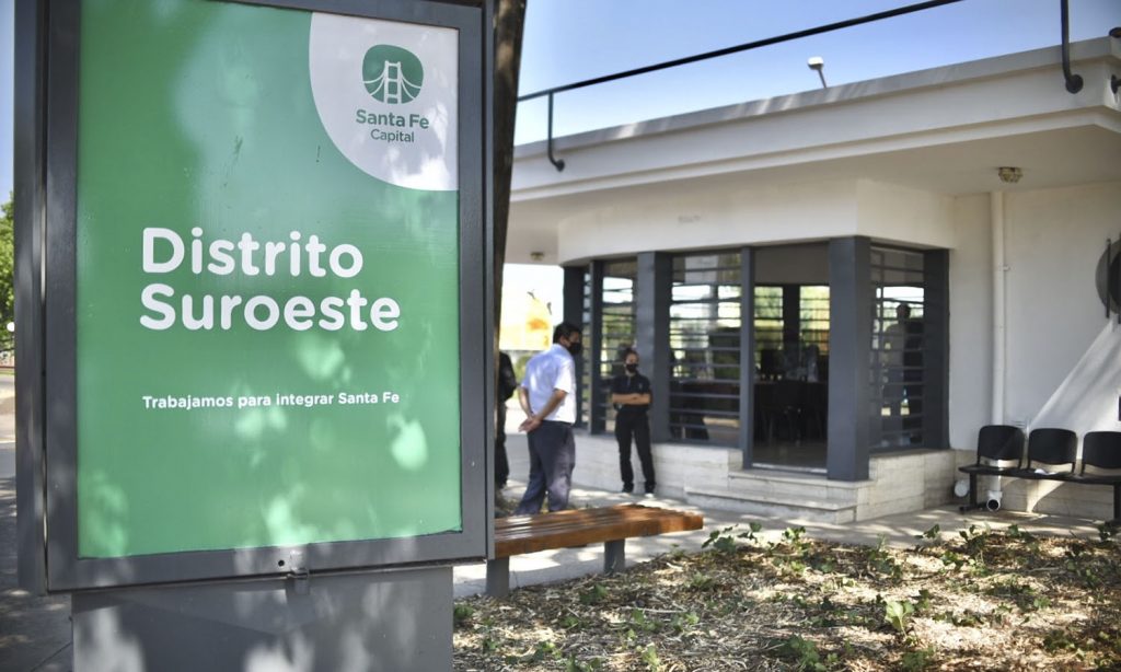 Los centros de distrito en la ciudad de Santa Fe continúan su atención durante el verano