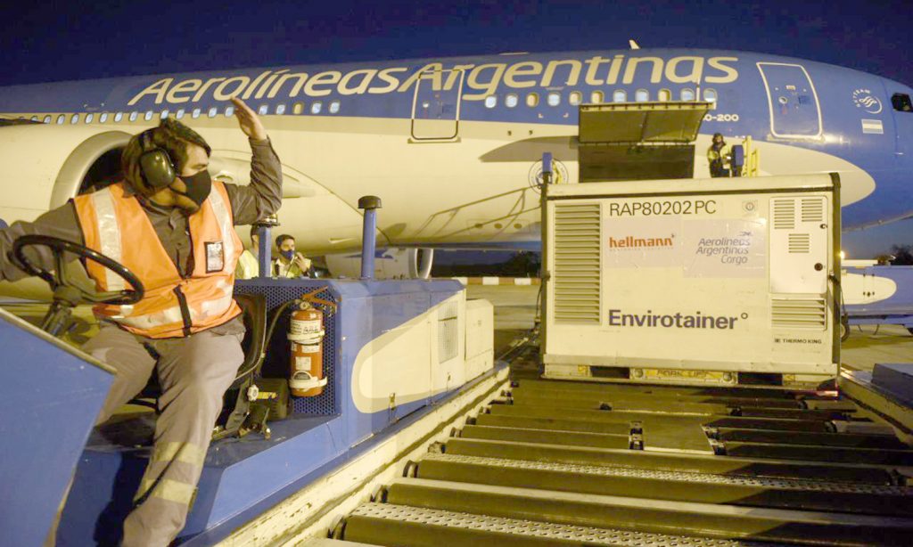 Coronavirus: esta tarde arribó otro vuelo de Aerolíneas Argentinas con 384 mil vacunas Sinopham