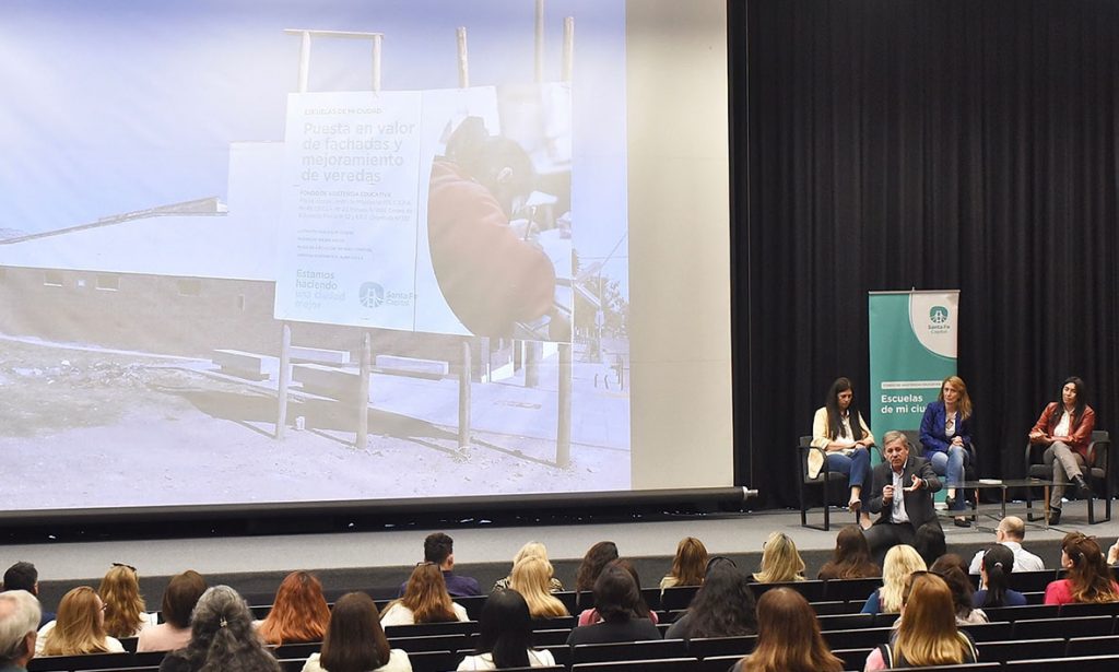 El intendente Jatón presentó un balance de lo ejecutado a través del FAE en escuelas de la ciudad de Santa Fe