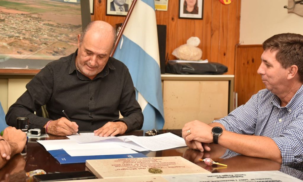En Felicia se firmó un convenio para la instalación de luces Led en distintos puntos de la localidad