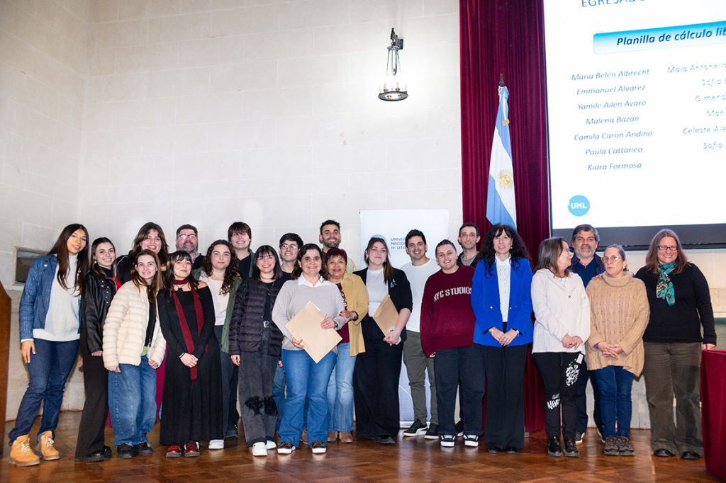 En la Universidad Nacional del Litoral se entregaron los certificados de los cursos de formación laboral