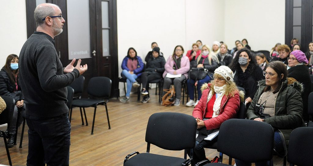 En la ciudad de Santa Fe se realizó un taller de fortalecimiento laboral para trabajadores del cuidado