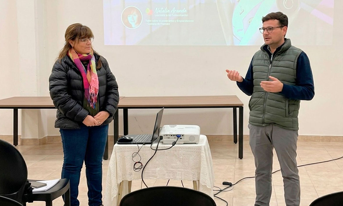 En Franck, el taller sobre IA tuvo una activa participación de comerciantes y emprendedores