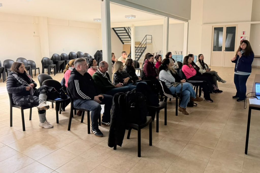 Comerciantes y emprendedores de Franck se capacitaron para un uso práctico de la IA