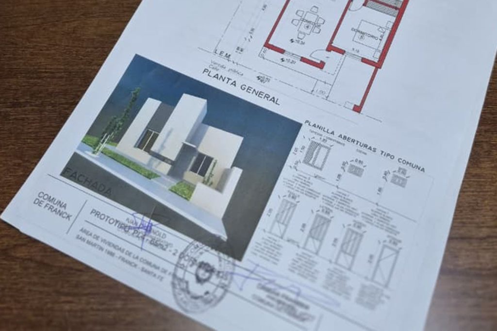 Con la firma de contratos, Franck puso en marcha el Plan de Viviendas Nº 27