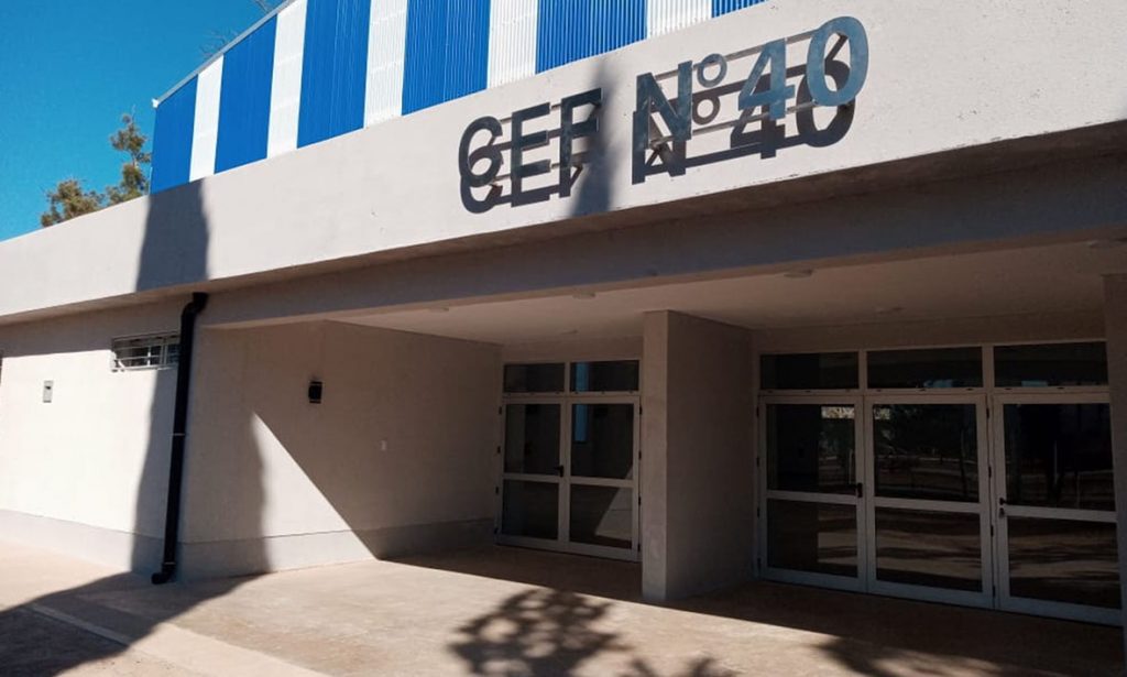 Con una inversión mayor a los 2.000 millones de pesos el gobierno provincial inauguró edificios escolares