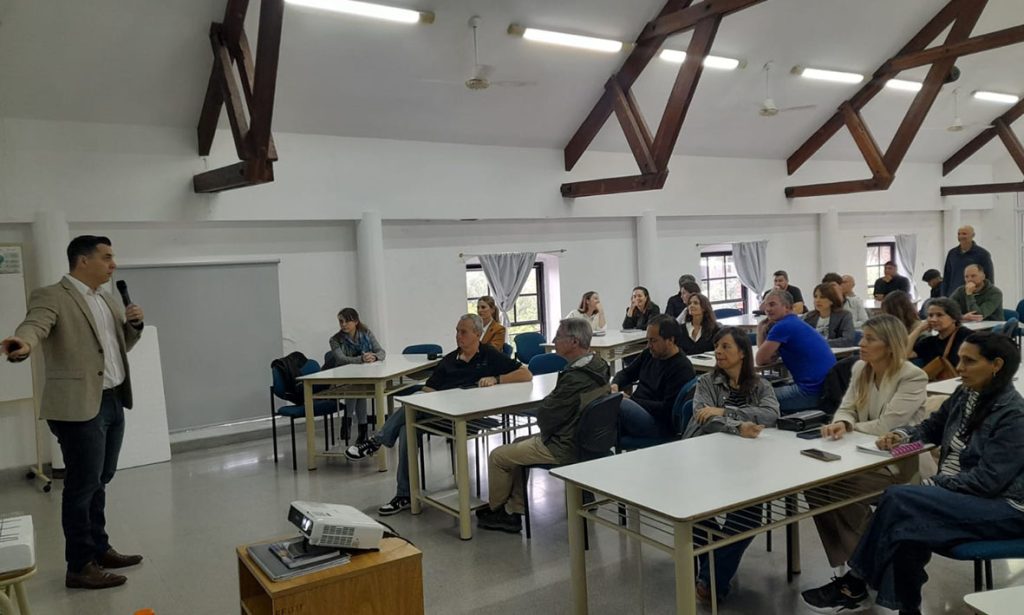 Se llevó a cabo en Esperanza una capacitación sobre Soluciones Constructivas con Poliestireno Expandido