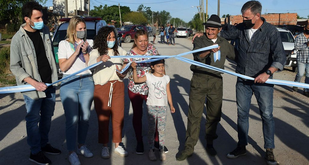 Inauguraron obras viales y de desagües en el barrio Las Lomas de la ciudad de Santa Fe