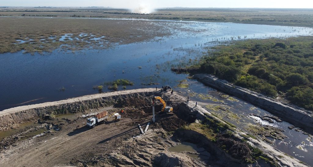 La obra estratégica del Azud Nivelador en Laguna Paiva lleva un avance del 40%