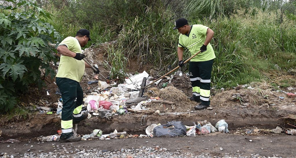 Realizan la limpieza de un basural para que la ciudad de Santa Fe recupere un pulmón verde