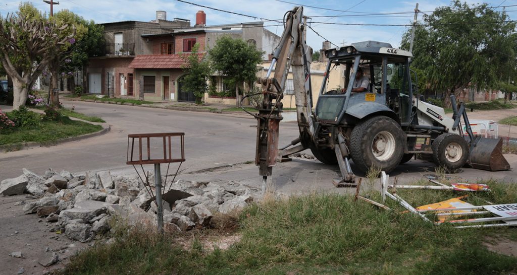 Santa Fe: comenzó la obra de recuperación del pavimento en la esquina de Gdor. Freyre y Lavaisse