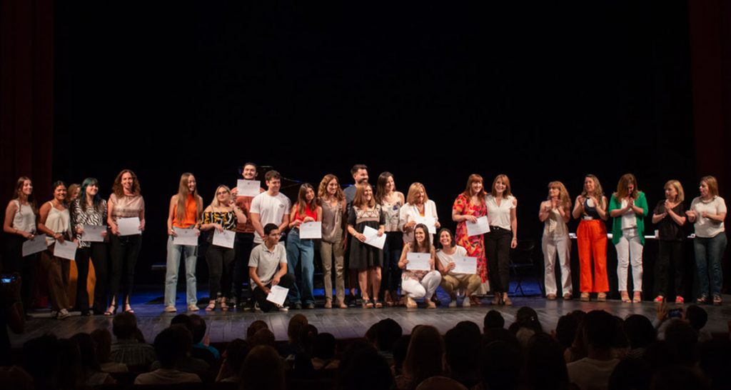 El Liceo Municipal de Santa Fe entregó sus diplomas a 125 egresadas y egresados