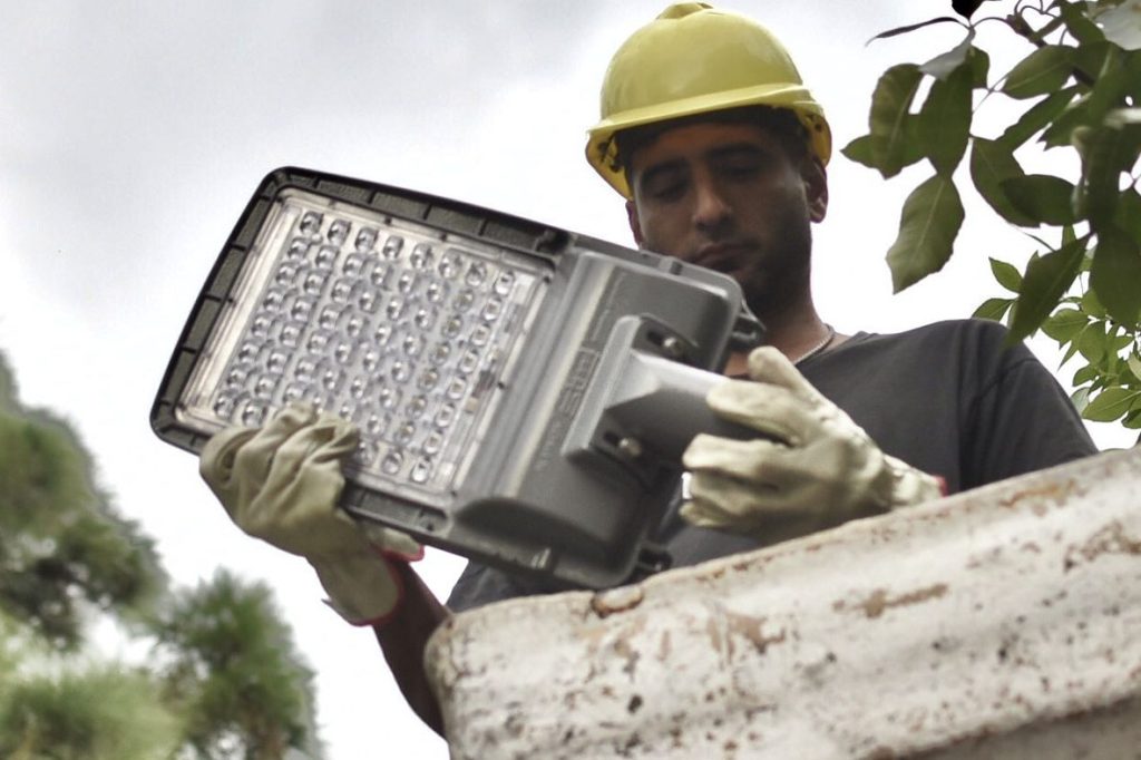 Comenzó el recambio de luminarias de sodio a LED en toda la ciudad de Santa Fe