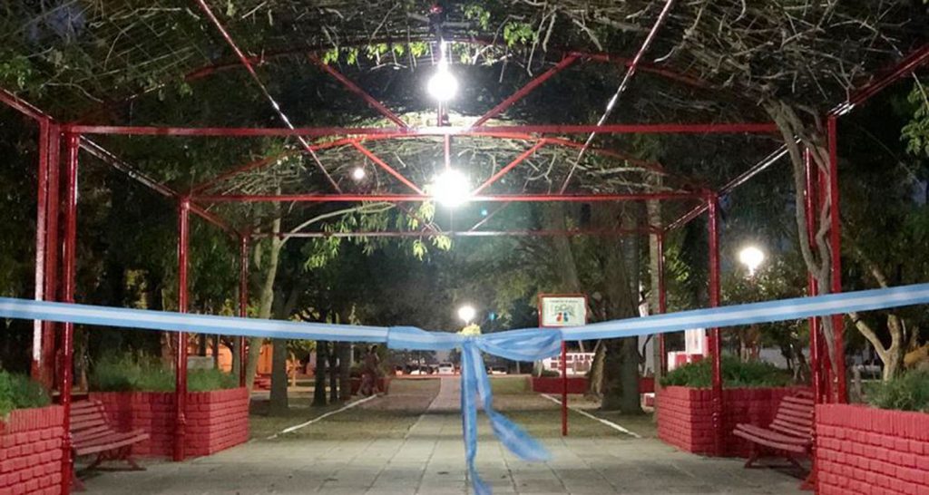 En San Cristóbal inauguraron la nueva iluminación led de la plaza San Martín