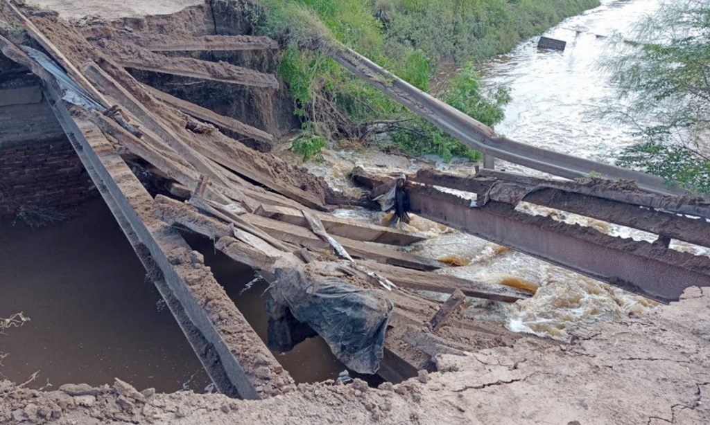 Después de las lluvias, cedió el histórico puente sobre Ruta 10 y la Provincia colocará un bailey