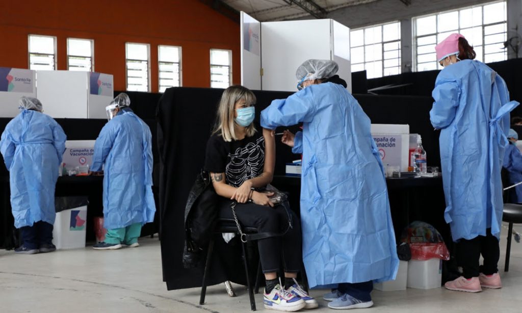 La provincia de Santa Fe recibió 30 mil dosis de la vacuna Sputnik V y se amplía el número de vacunatorios
